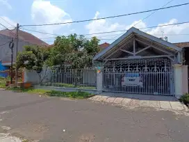 Rumah Klasik Cantik di Area Dieng Kota Malang Dekat Mall Kampus