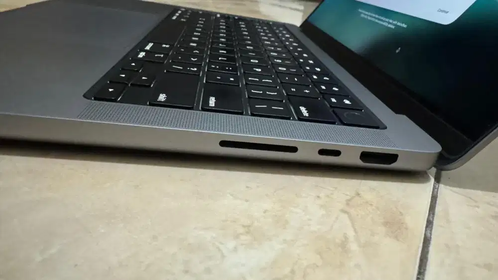 Dijual Macbook Pro M1 Pro pembelian desember 2022
