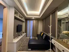 DISEWAKAN APARTEMEN MEWAH 1BR FULL FURNISH BARU SIAP HUNI