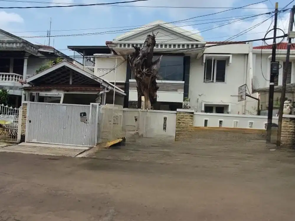 DIJUAL RUMAH STANDARD TUA JANUR KUNING 12X20 STRATEGIS JL SANGAT LEBAR