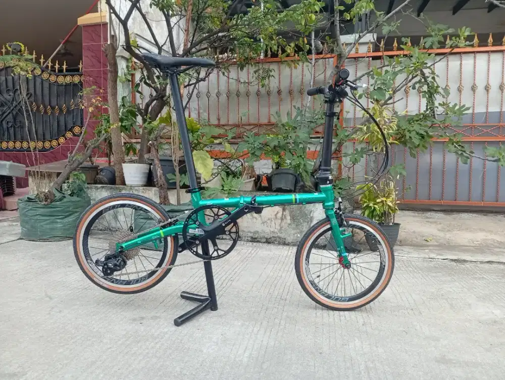 Fnhon Gust 16 Glae Green
Baru