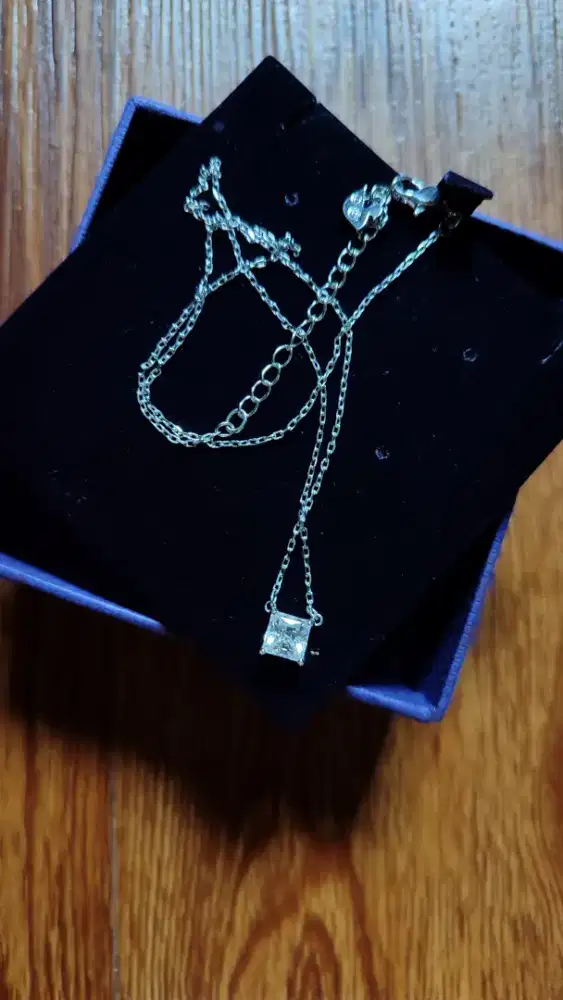 SWAROVSKI NECKLACE