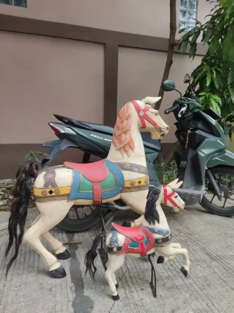 Patung Kuda Eropa Besar Carousel antik jadul