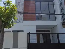 LIM DIJUAL RUMAH BARU GRESS DI GADING PANTAI SURABAYA TIMUR