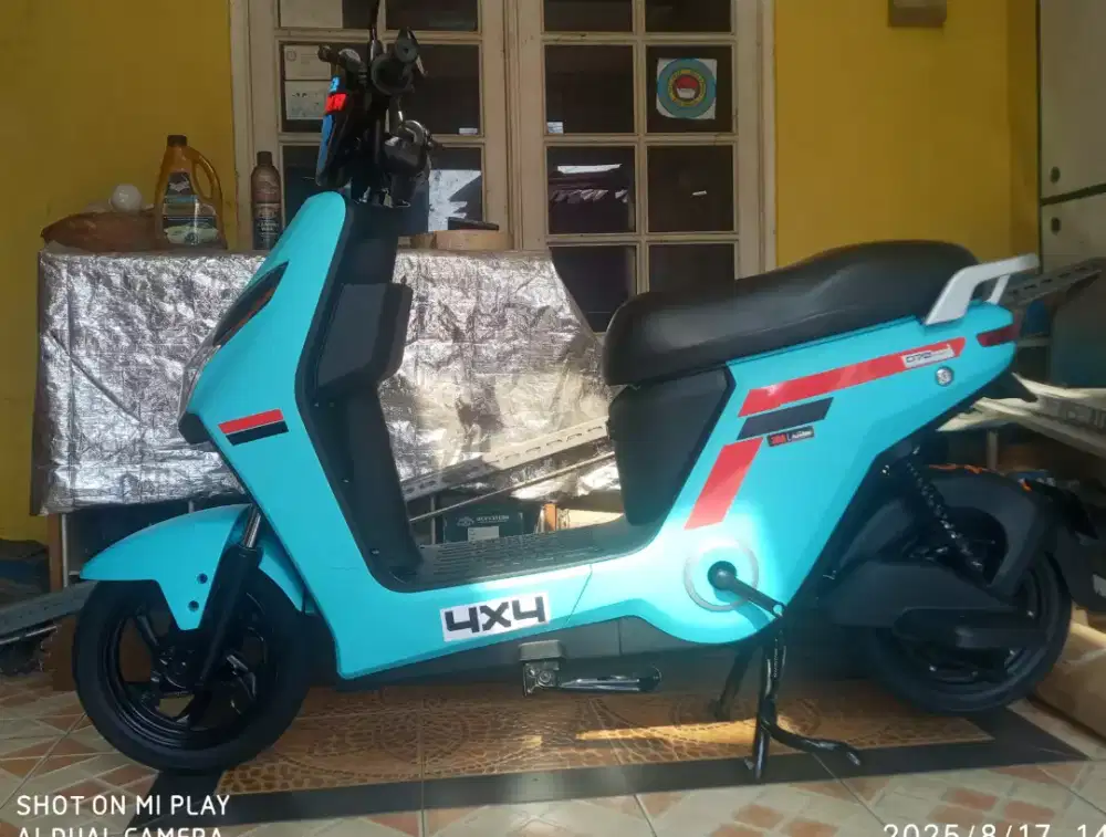 Sepeda listrik D - 70 warna biru