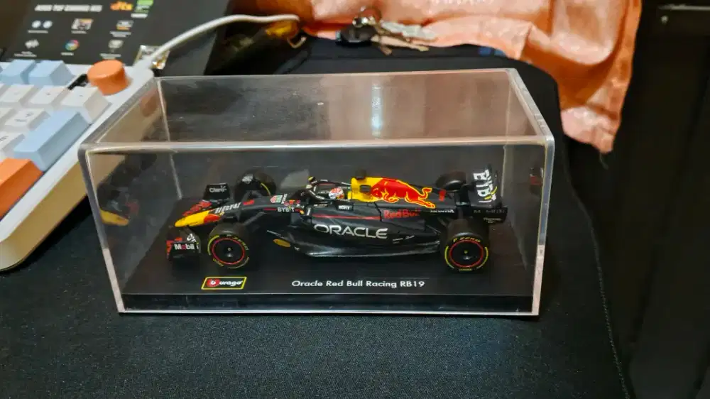 Bburago 1:43 Premium F1 2023 Oracle Redbull Racing RB19 Max Vertappen