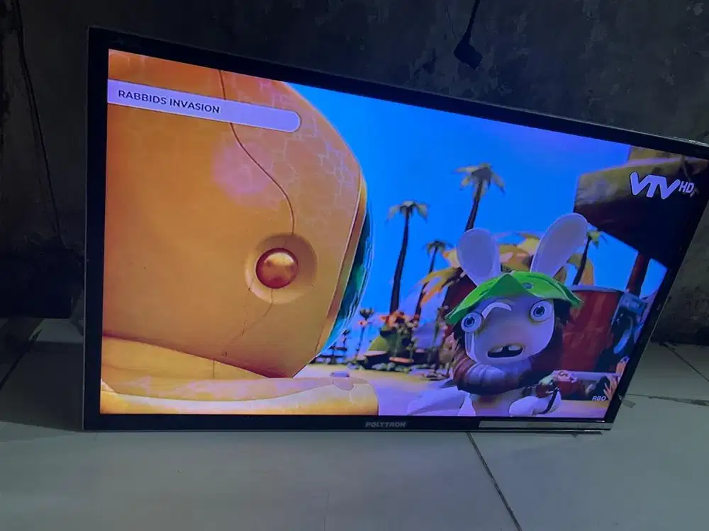 Tv led 32in merk polytron normal mal siap pakai