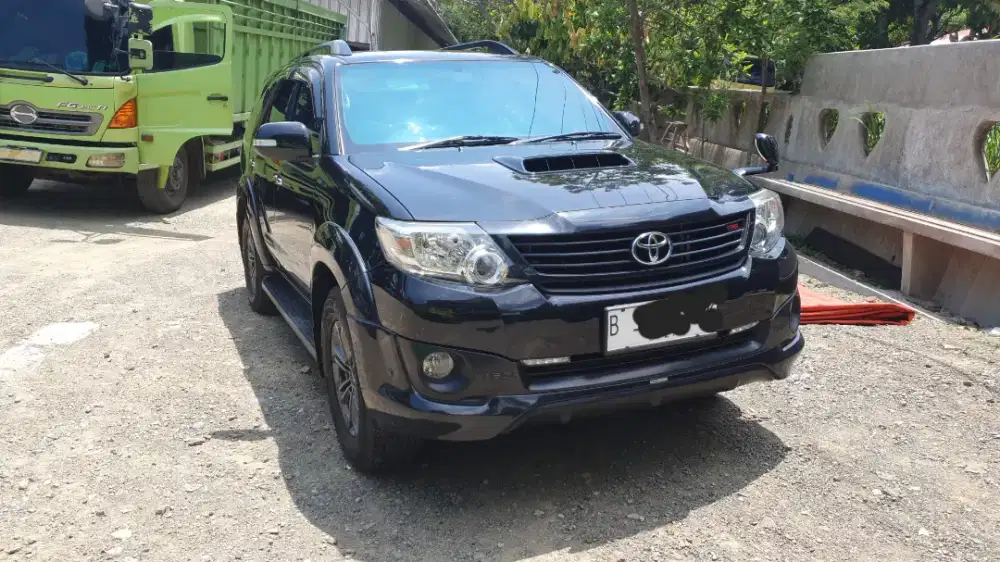 Dijual Toyota Fortuner VNT TRD metic 2014 km low
