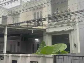 Disewakan Rumah 2 Lantai dkt dr Transmart cilandak