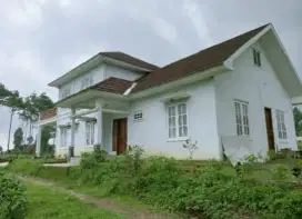 Dijual Cepat Rumah 2 Lantai LT840m² SHM Timur Harga 2M Nego