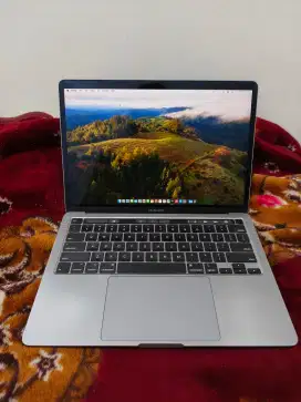 Macbook pro 13 inch 2020 i5 8/256