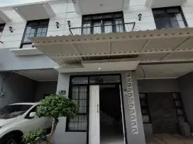RUMAH SEMI FURNISHED AKSES 3 PINTU TOL