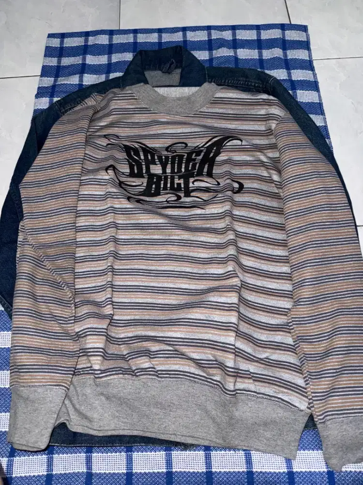 Spyderbilt Grey sweater ukuran L , 
Harga 70 rb