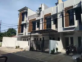 Rumah Mewah 2 menit Universitas  yarsi &  UMJ CAMPAKA putih Jakpus