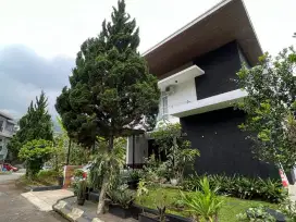 TURUN HARGA Dijual Rumah 3 LT view BAgus Dago Resort BAndung