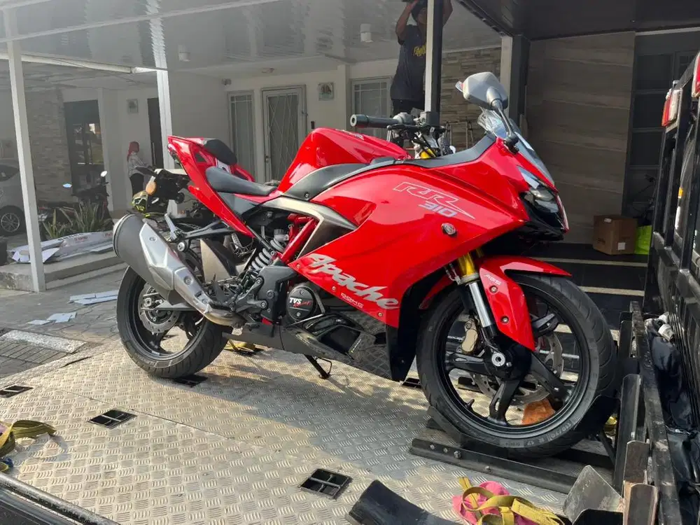TVS Apache 310 RR / BMW G310 RR