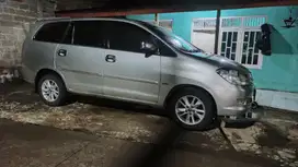 Toyota Kijang Innova 2005 Bensin