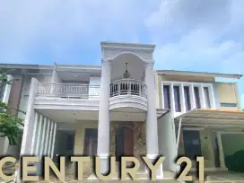 Rumah mewah dengan halaman belakang luas di Discovery sektor 9