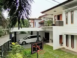 Rumah Mewah 2 Lantai Strategis di Sektor 1 Siap Huni Dekat Stasiun