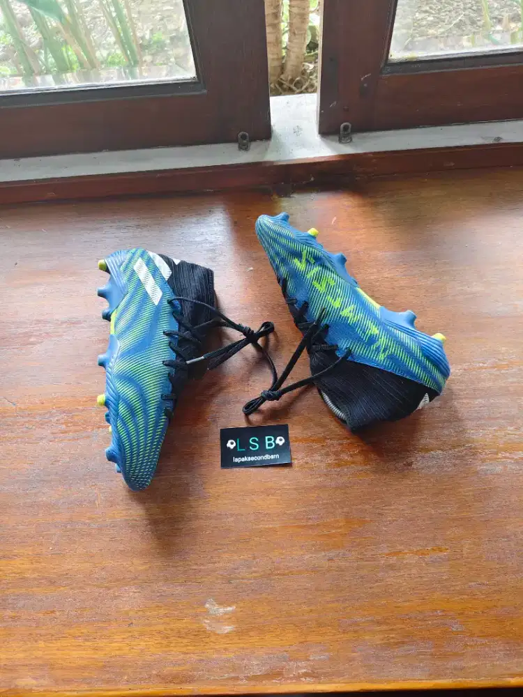 sepatu bola adidas nemeziz. 3 fg