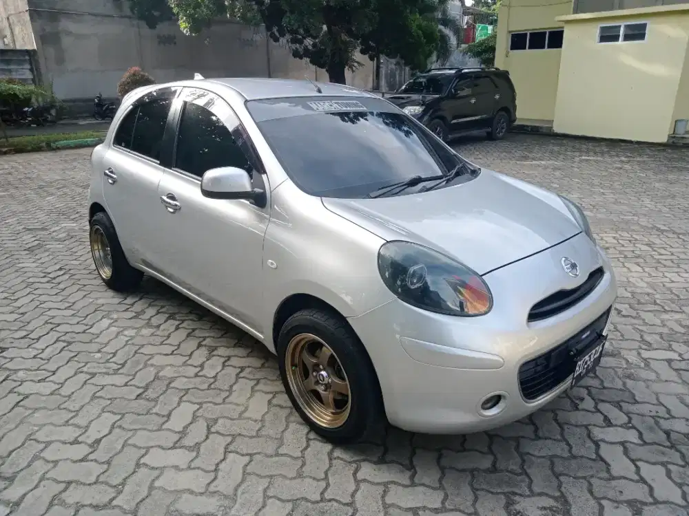 Nissan march km rendah
