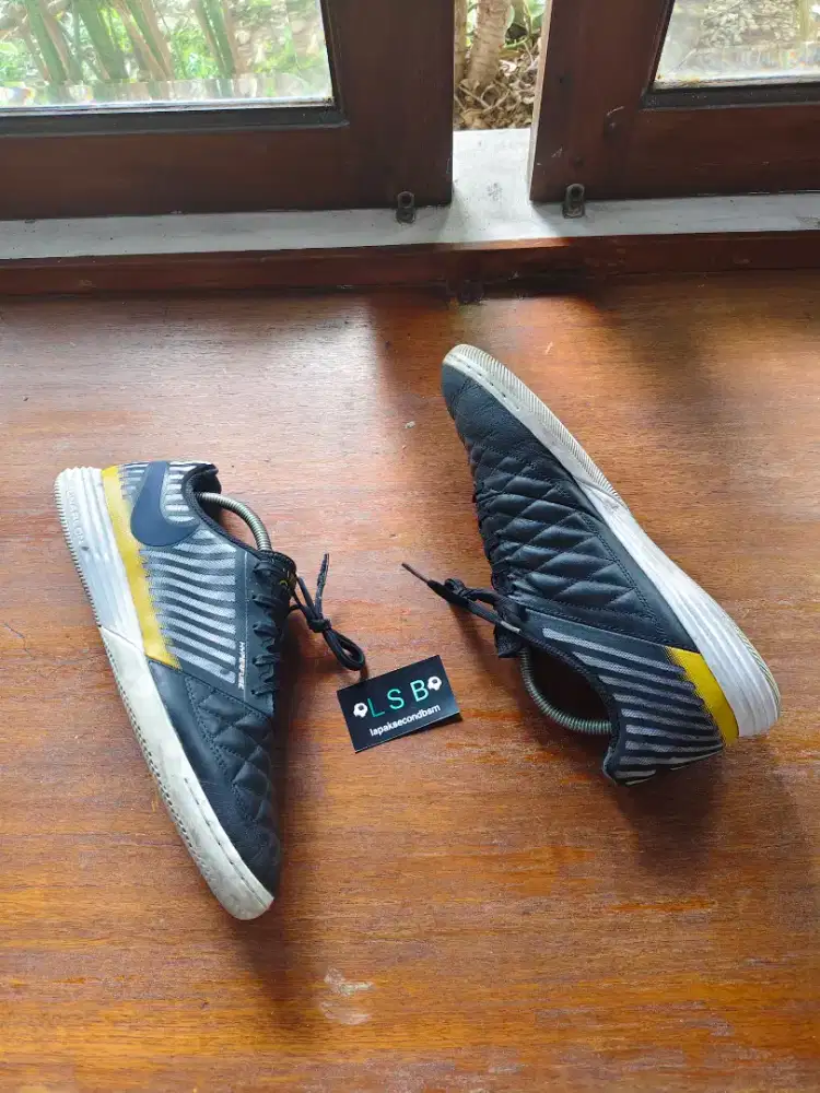 sepatu futsal nike lunargato 2