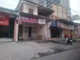 Rumah & tempat usaha lokasi belakang Hotel mercure  SOLO BARU