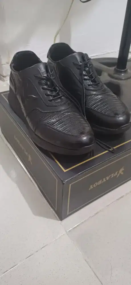 Sepatu Sneakers Playboy Asli