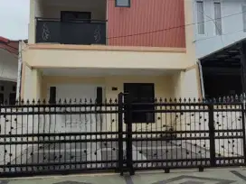 Hrg Menarik Dijual Rumah Baru di Janur Hijau Pandawa 6x20 Hadap Selatan Kelapa Gading Jakarta Utara