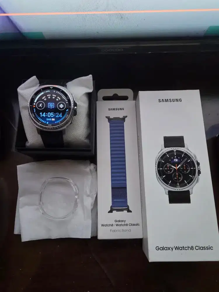 SAMSUNG WATCH 8 CLASSIC LIKE NEW