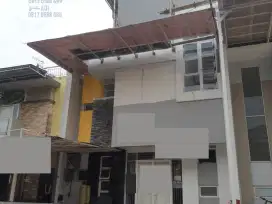 Dijual Rumah Golf Lake 4 Lantai