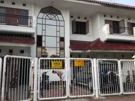 Dijual Rumah Kos Manyar Rejo