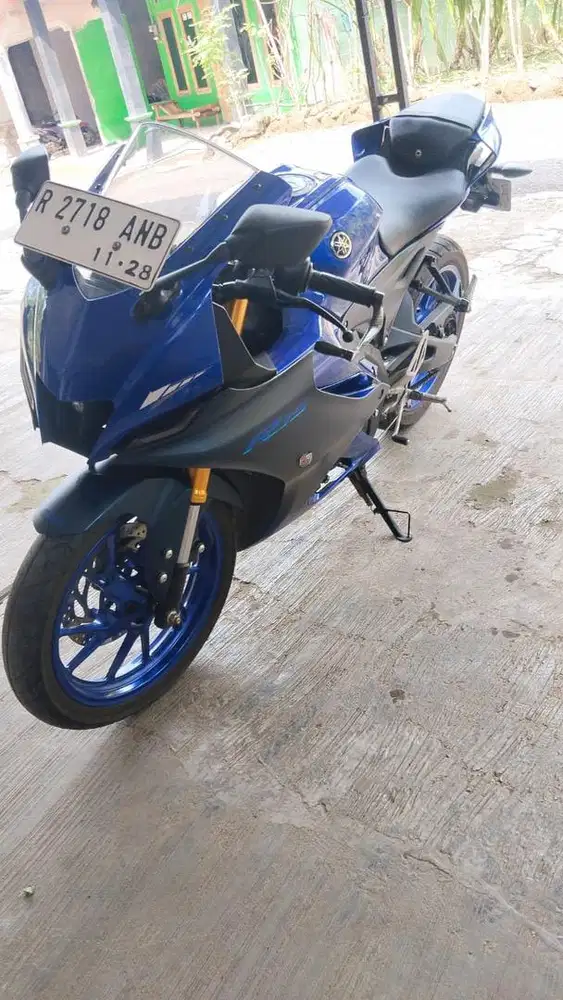 R15 v4 2023 like new