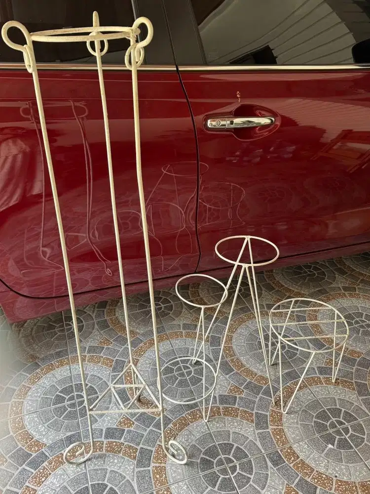 Standing pot besi