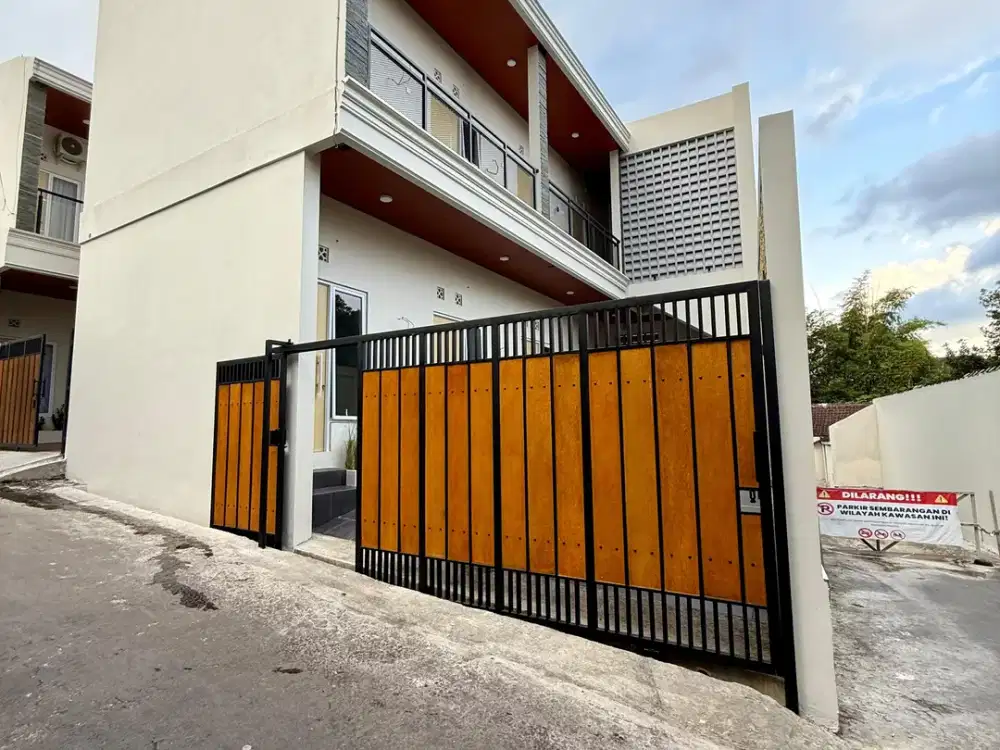 KOST EKLUSIF 2 LANTAI MODERN 9 KAMAR TIDUR DI JALAN KALIURANG KM 13.5