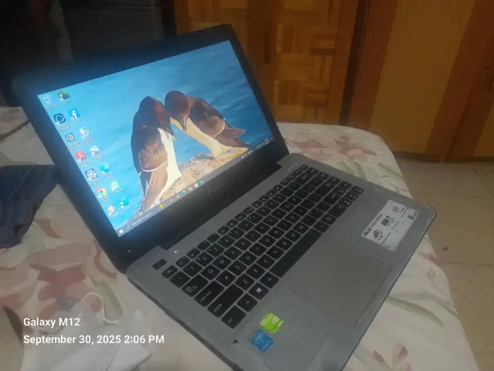 Laptop Asus Core i3 4005U, ram 4gb, hdd 500gb ,layar  14 inchi