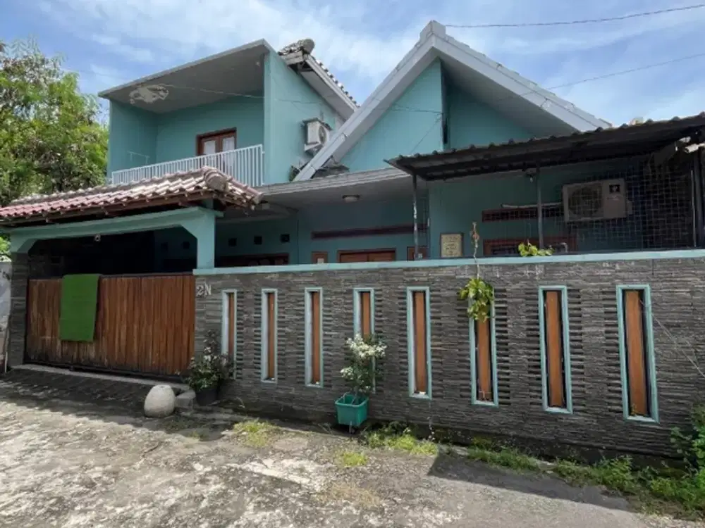 RUMAH CANTIK 2 LANTAI UNIT POJOK DALAM PERUMAHAN DI JALAN GODEAN
