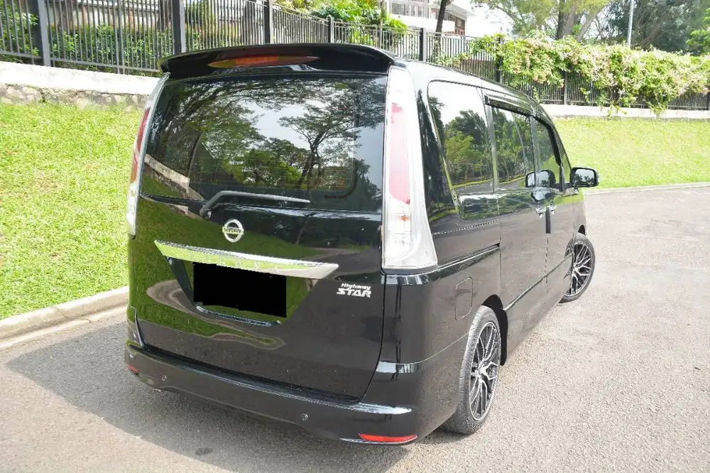 2013 Nissan Serena 2.0 Highway Star MPV