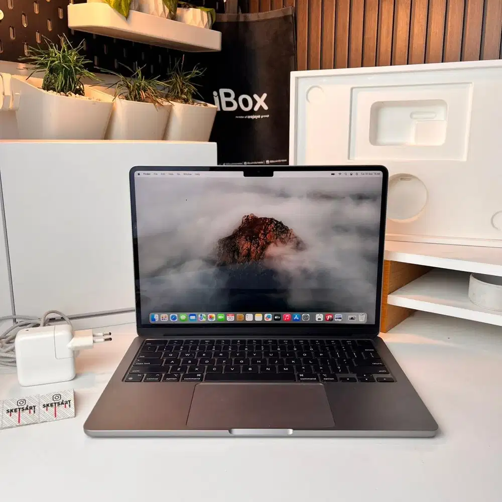 MacBook Air M2 8gb 256gb iBox Battery Health 100%