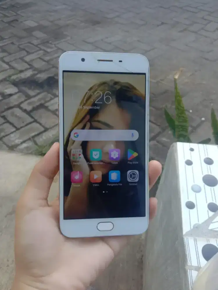 Sale Oppo F1s ram 4/64 hp,kabel cas mnus retak sehelai sidik jari aman
