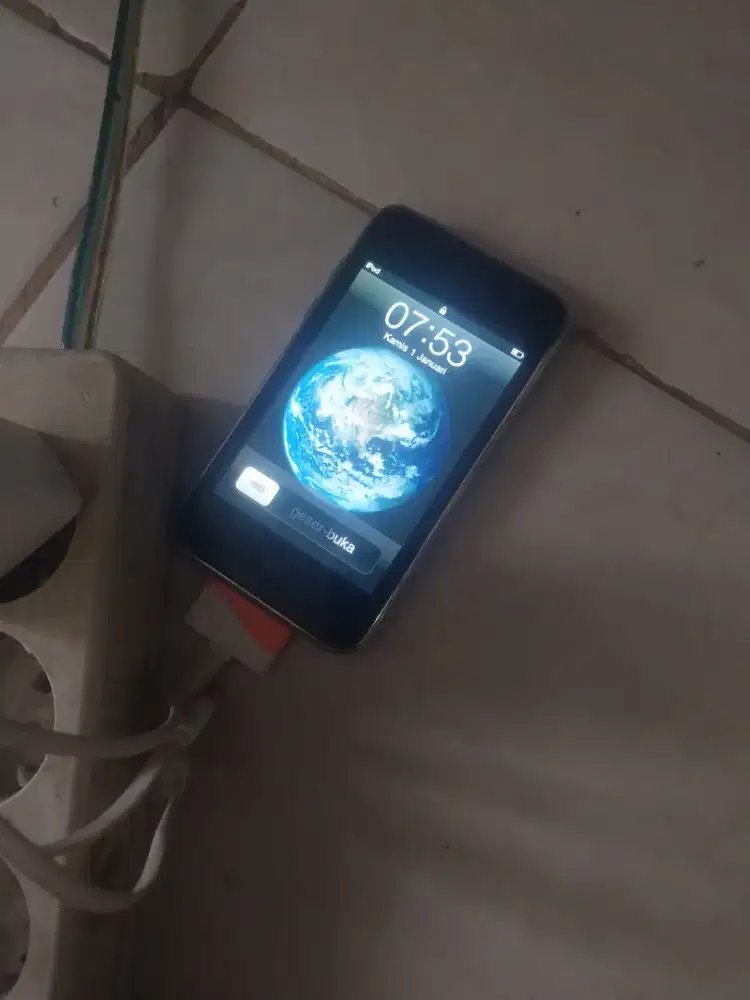 Ipod 8gb + chasan