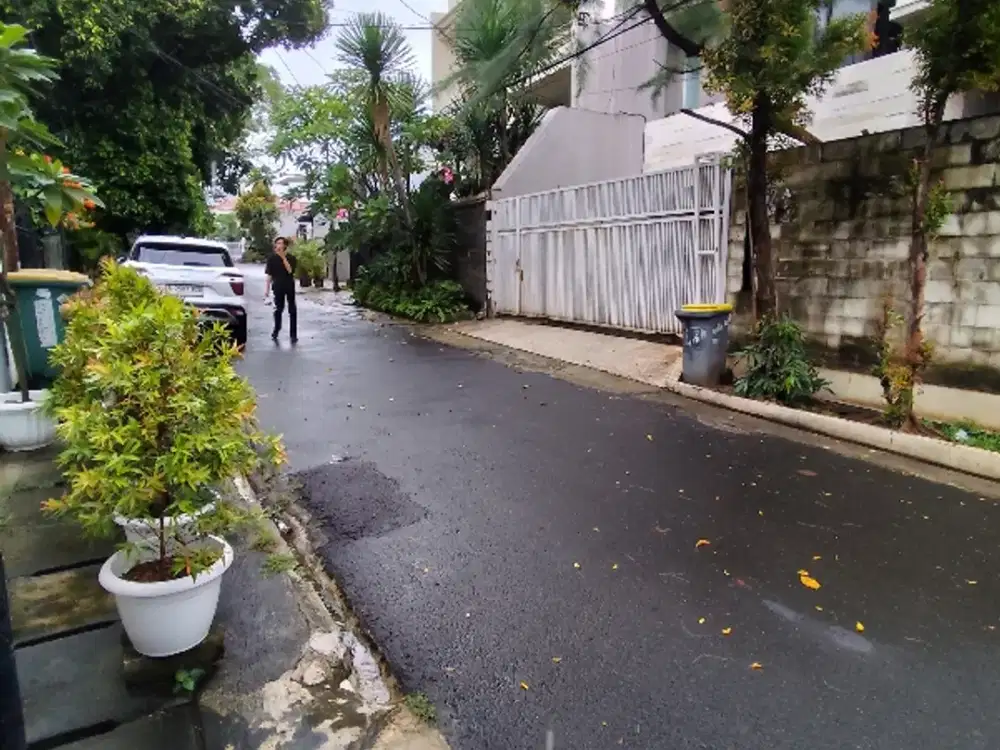 RUMAH kawasan Strategis di benhil, jakarta pusat dan sudah SHM