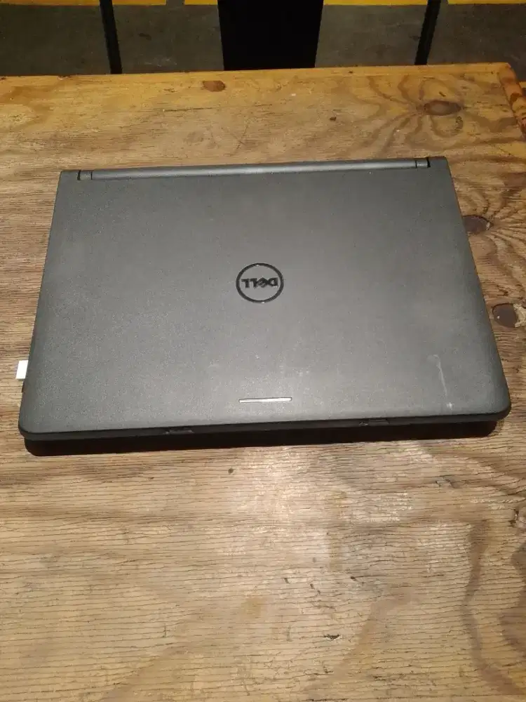 Dijual laptop DELL Darkness 2nd, processor i3