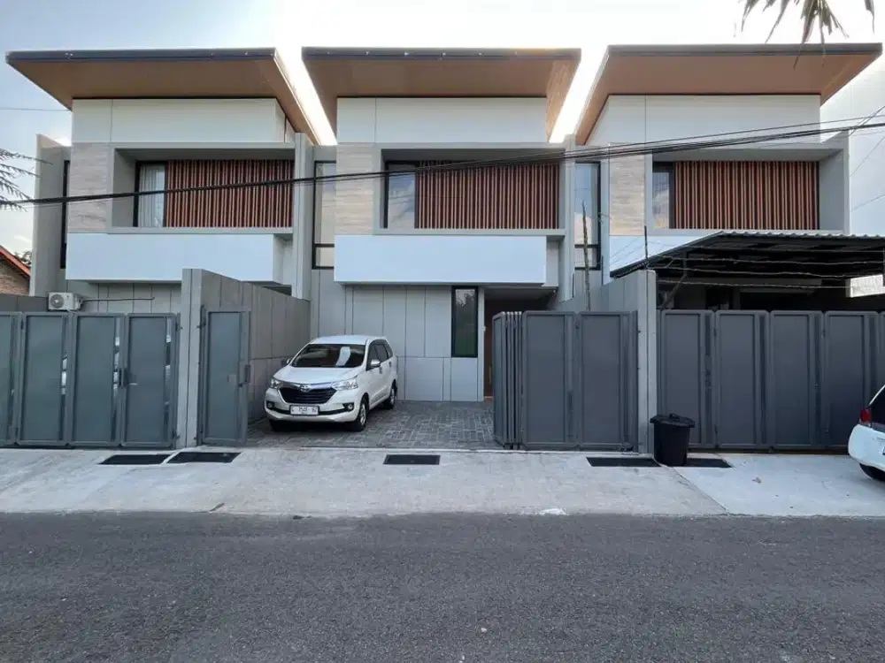 RUMAH MEWAH 2 LANTAI KONTEMPORER DI JALAN PALAGAN KM 9.5 SARIHARJO