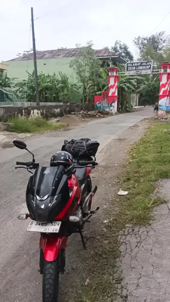 BAJAJ PULSAR 220F