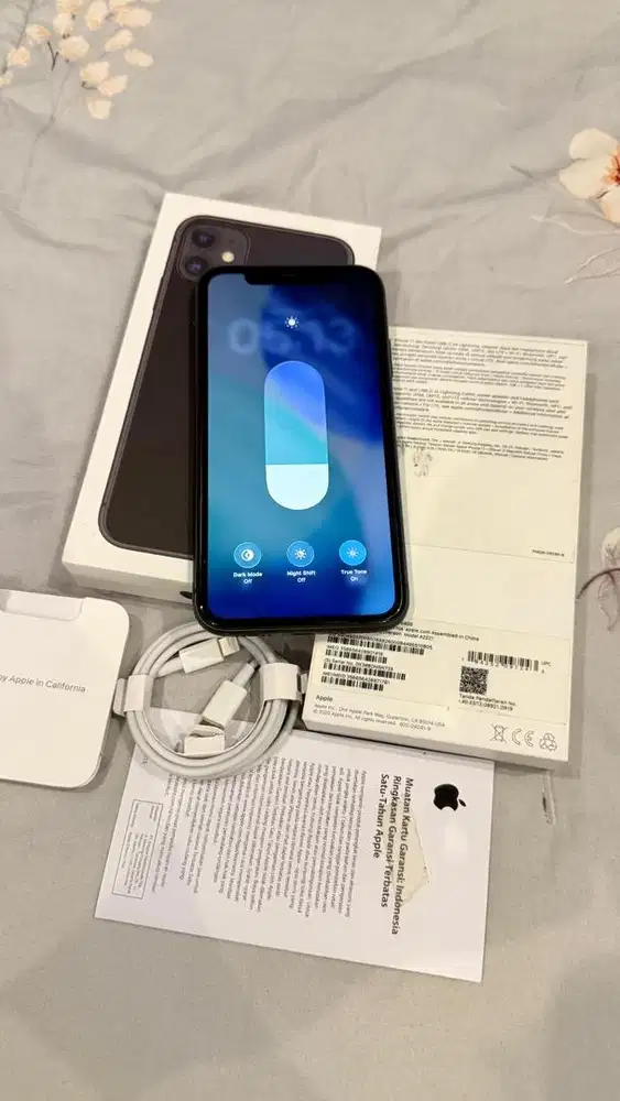 Dijual Iphone 11 Black 64GB Resmi Ibox Lengkap