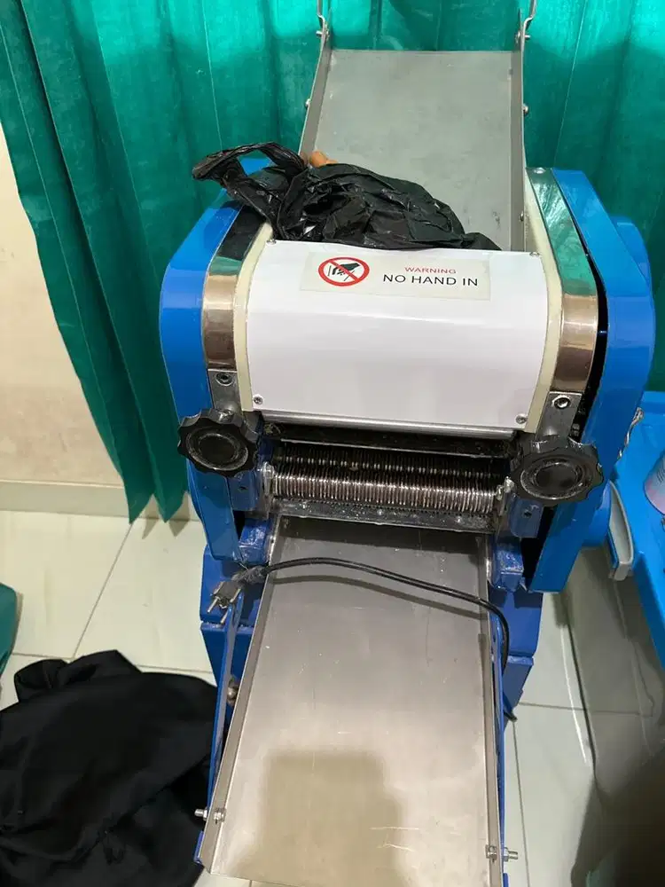 Jual Mesin cetak mie GETRA DZM300 serbaguna bekas.