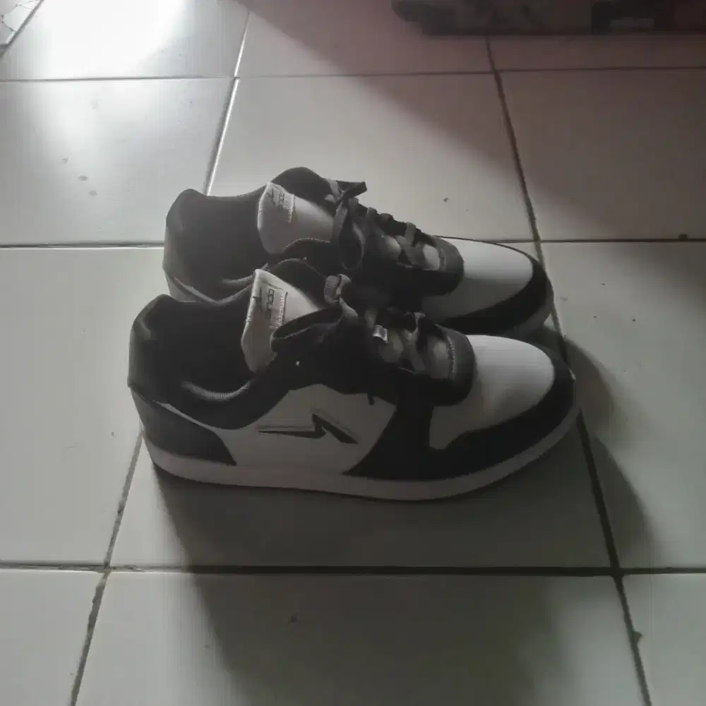 Sepatu ANDO Alpha