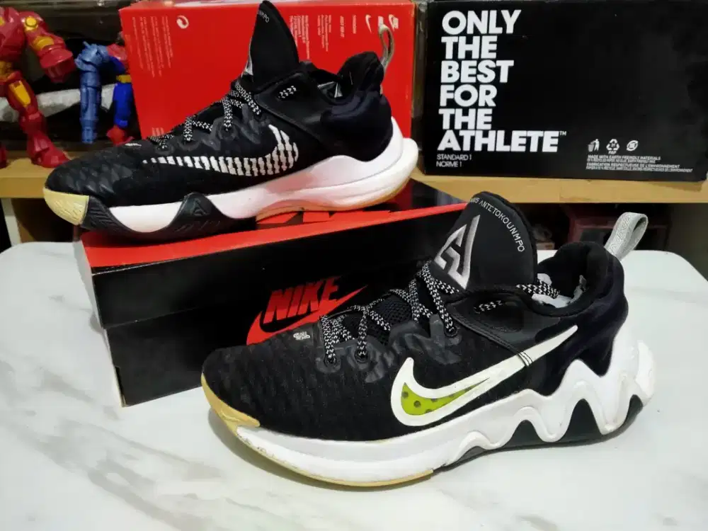 Sepatu Basket/Badminton Nike Giannis Immortality
