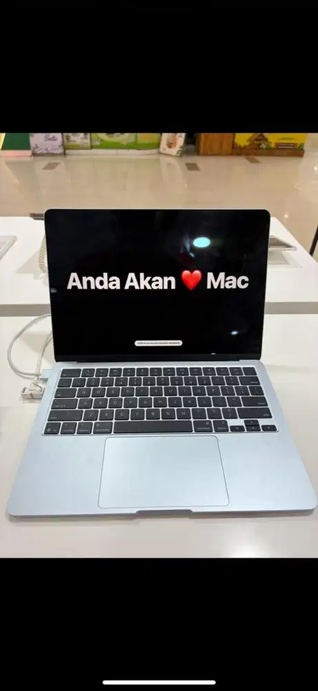 JUAL MACBOOK 13.6 M2 MURAH GARANSI RESMI DAN BARANG. BARU